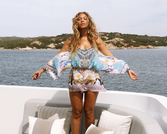02-Beyoncé.jpg (41 KB)