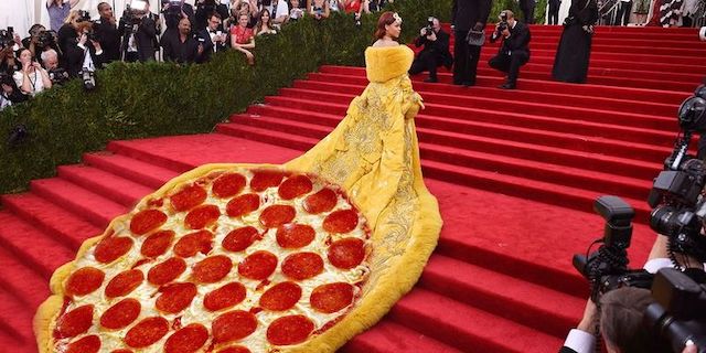 Rihanna-pizza.jpg (58 KB)