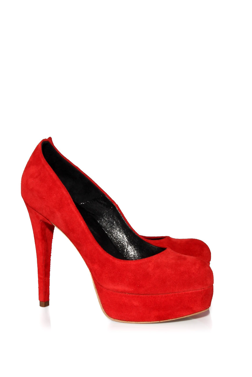 Red shoes Ana Kaloni image 0