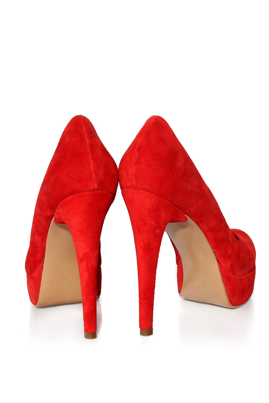 Red shoes Ana Kaloni image 2