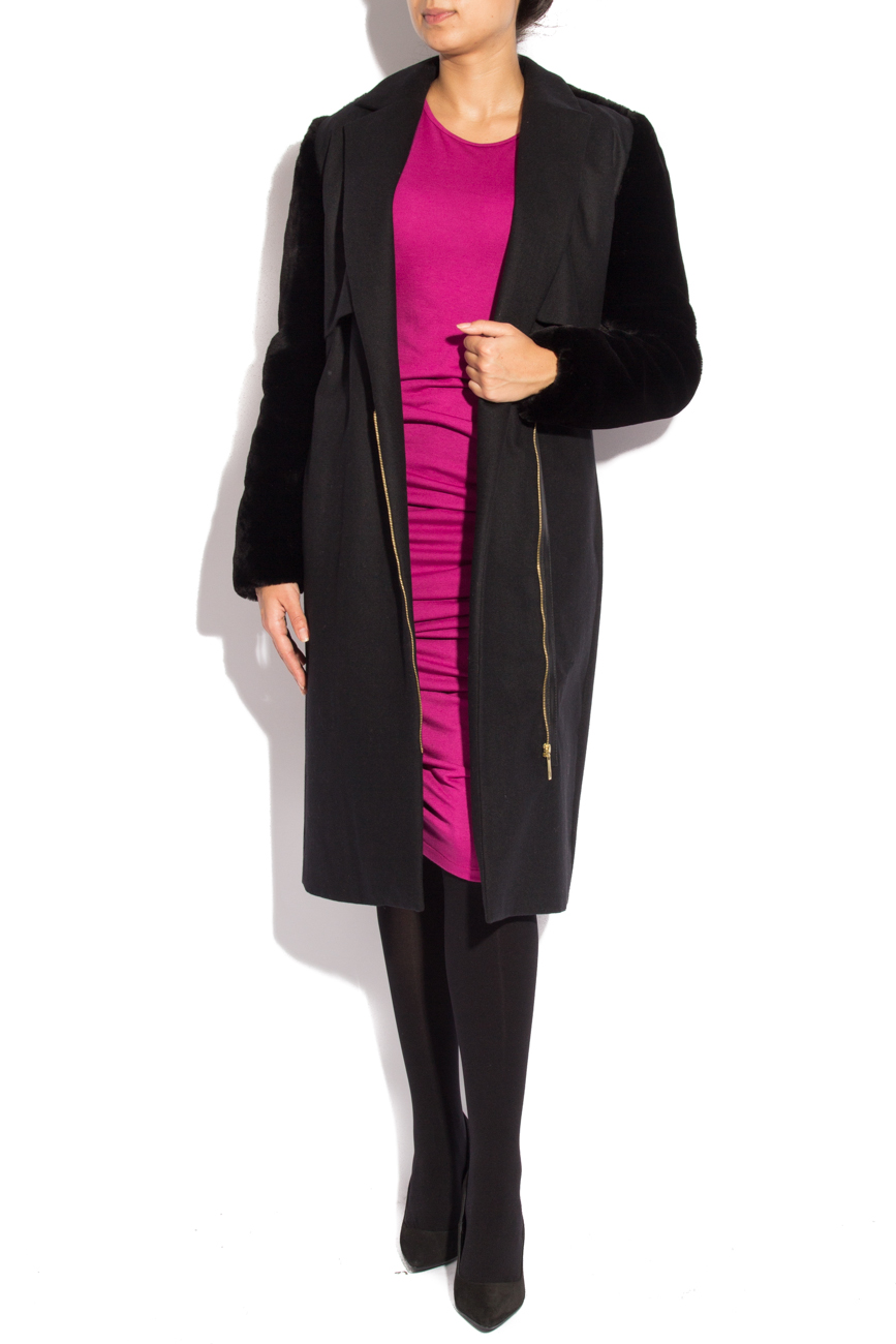 Manteau avec fourrure noire et manches amovibles Mirela Diaconu  image 0