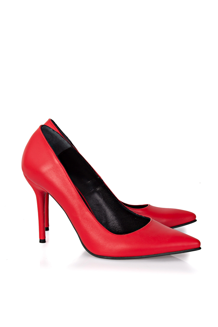 Red shoes Mihaela Glavan  image 0