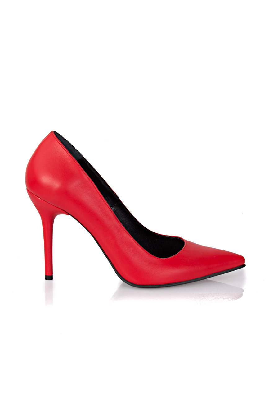Red shoes Mihaela Glavan  image 1