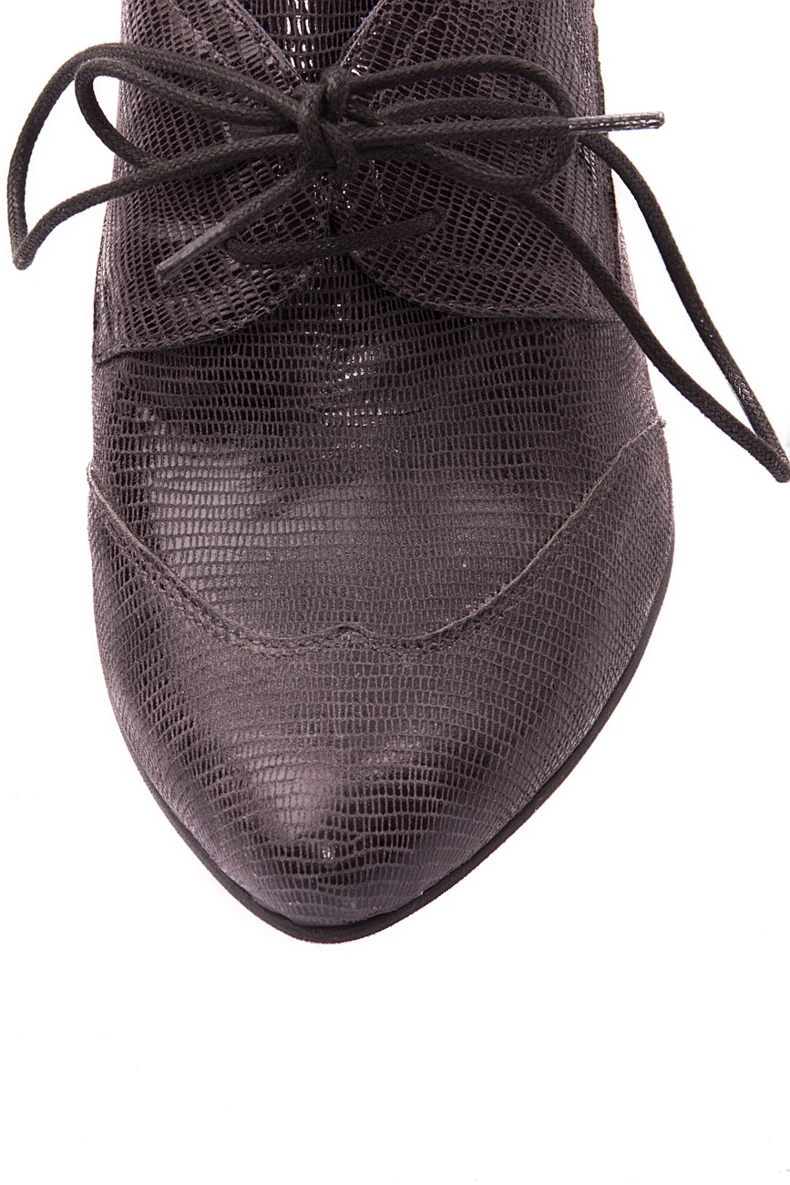 Bottines avec fini texturé Mono Shoes by Dumitru Mihaica image 3