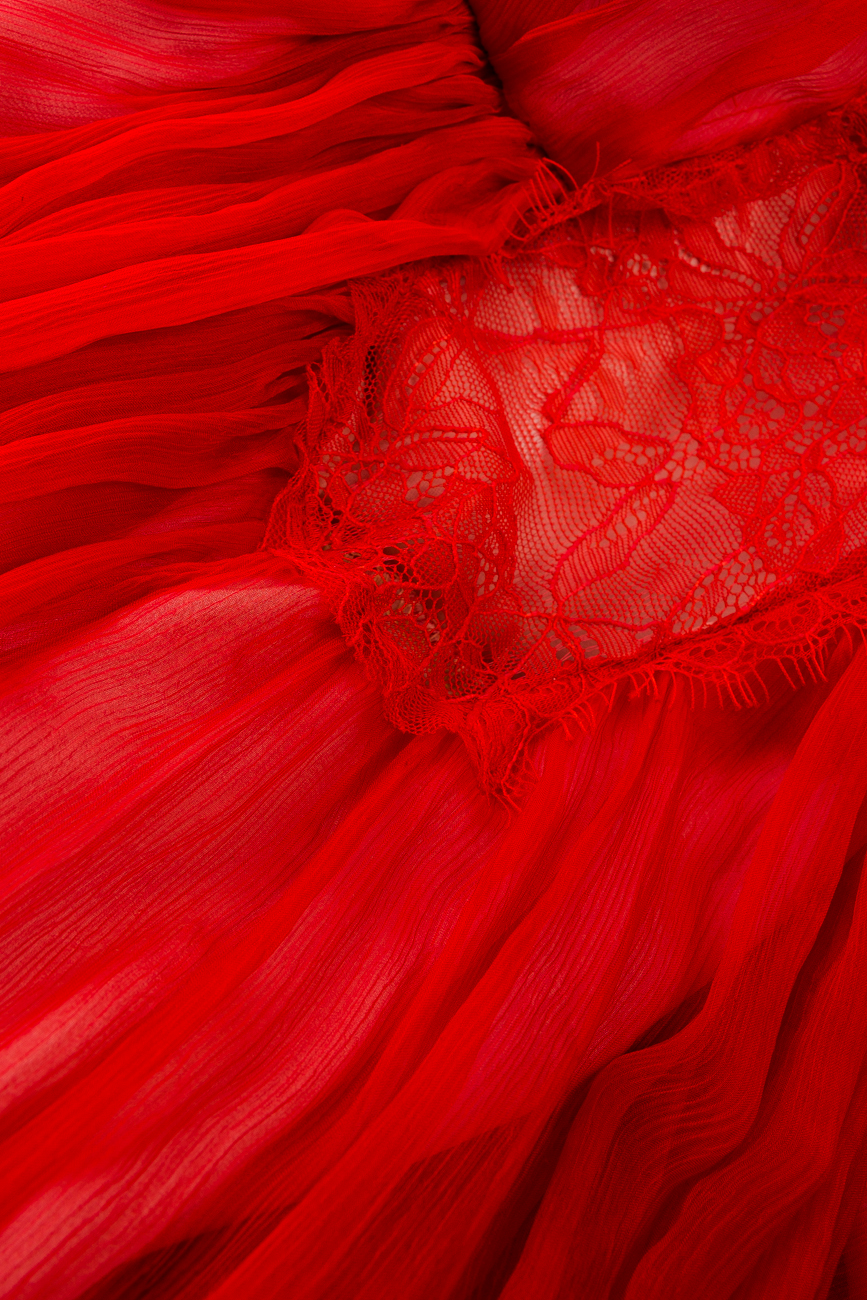 Robe rouge en soie à fleur sur l'épaule Elena Perseil image 3