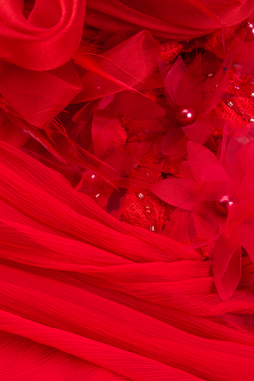 Robe rouge en soie à fleur sur l'épaule Elena Perseil image 4