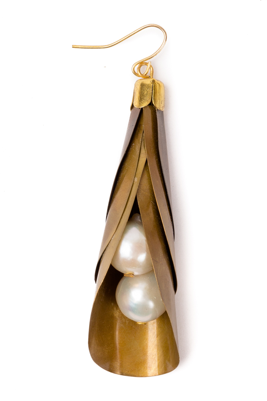 Boucles d'oreille avec perles blanches  Iuliana Asoltanei image 1