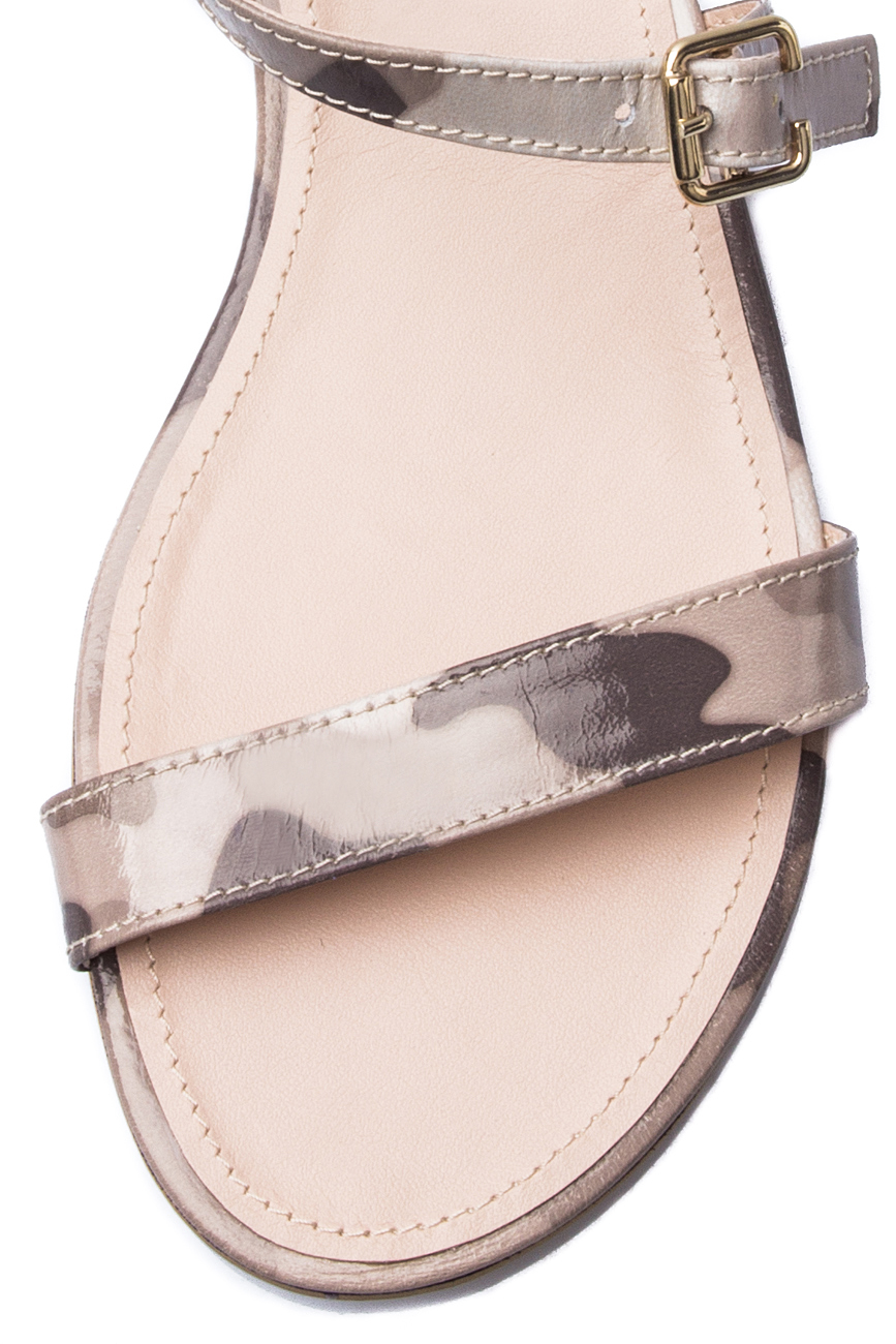 Sandales en cuir à motif camouflage Oana Lazar (3127 Bags) image 3