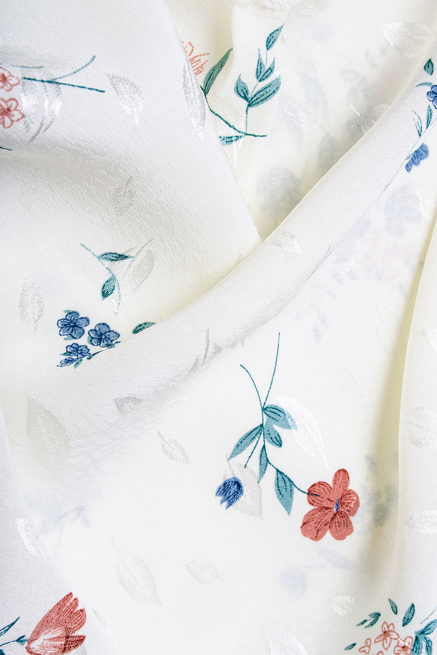 Robe blanche motif fleuri Mihaela Carp image 3