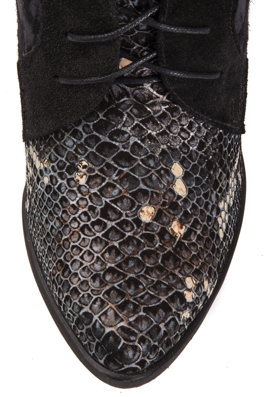Bottes en cuir effet serpent et daim Mono Shoes by Dumitru Mihaica image 3