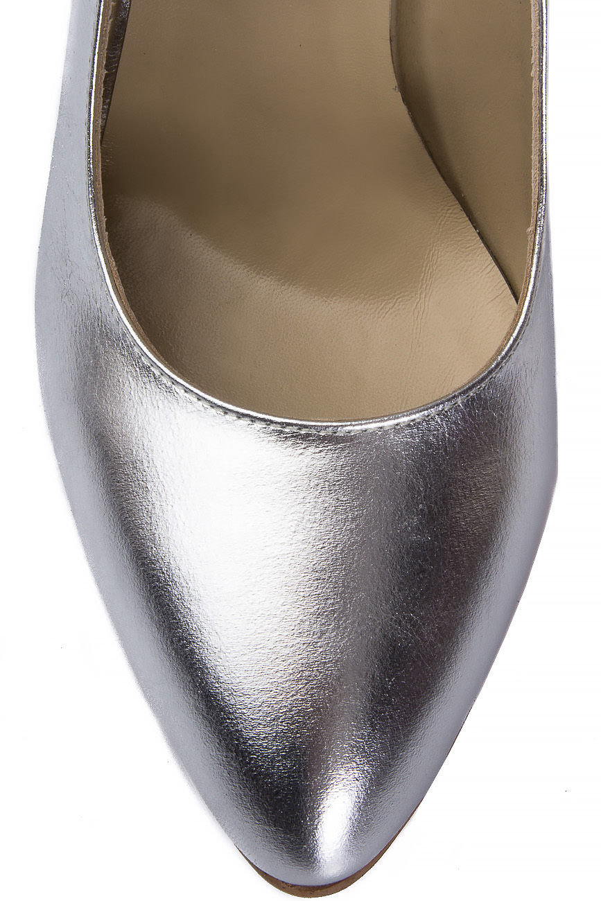 Pantofi stiletto din piele naturala argintie PassepartouS imagine 3