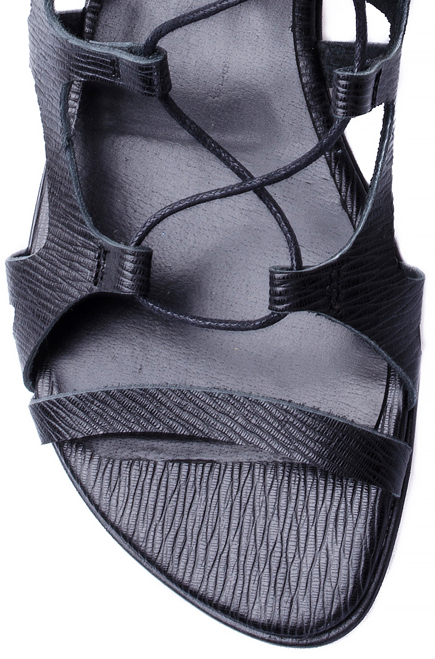 Sandales romaines en cuir noir Mihaela Glavan  image 3