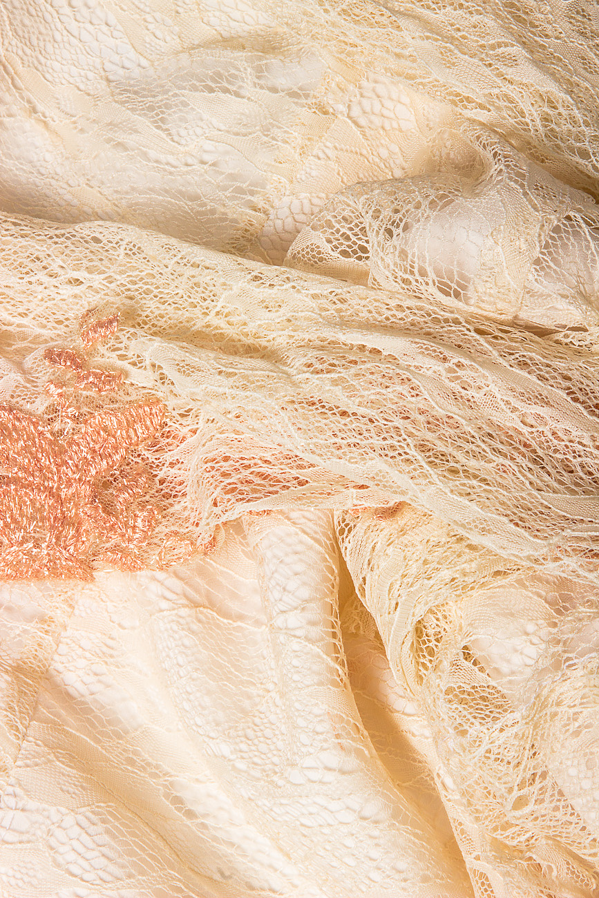 Lace gown Simona Semen image 3