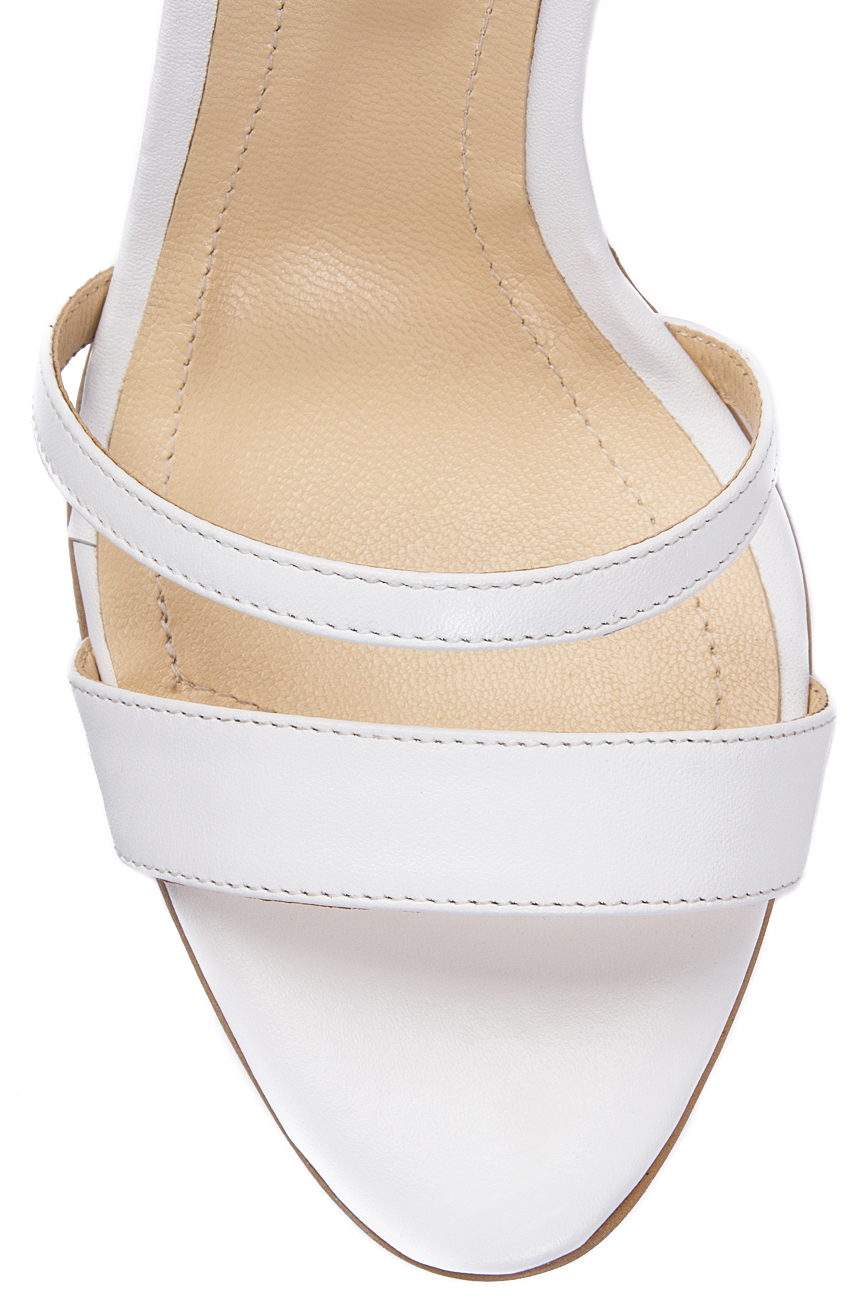 Sandales en cuir blanc PassepartouS image 3