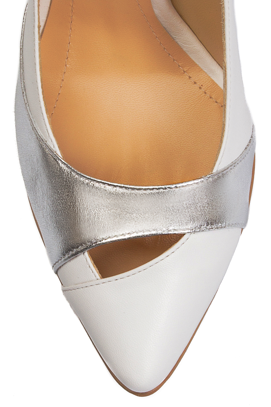 Pantofi stiletto din piele naturala alba si detalii din piele argintie PassepartouS imagine 3