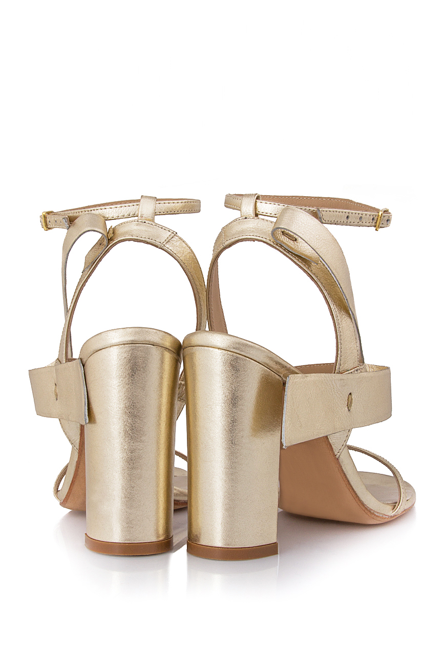 Sandales en cuir doré à noeuds décoratifs sur les côtés Mihaela Glavan  image 2
