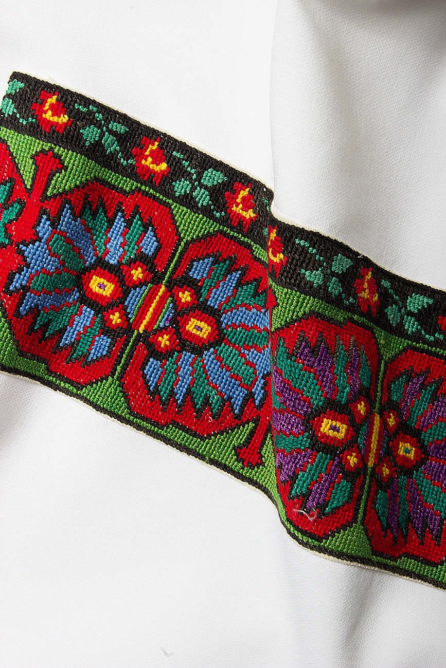 T-shirt en coton à motif traditionnel roumain Izabela Mandoiu image 3