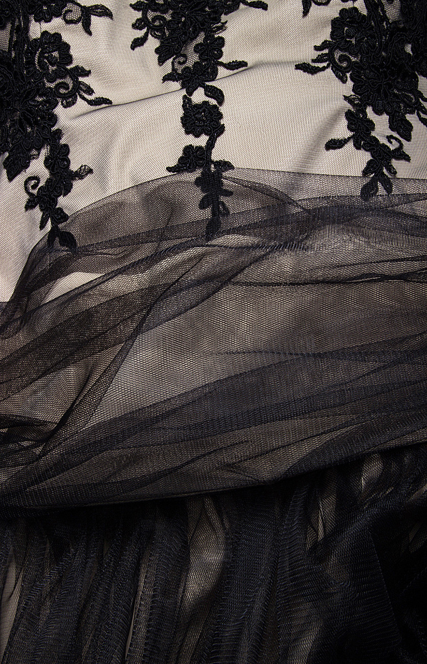 Robe courte ornée de dentelle appliquée à la main Claudia Greta image 3