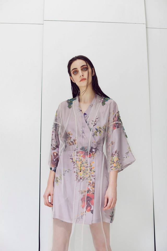 Robe façon kimono en soie à imprimé fleuri Claudia Castrase image 3