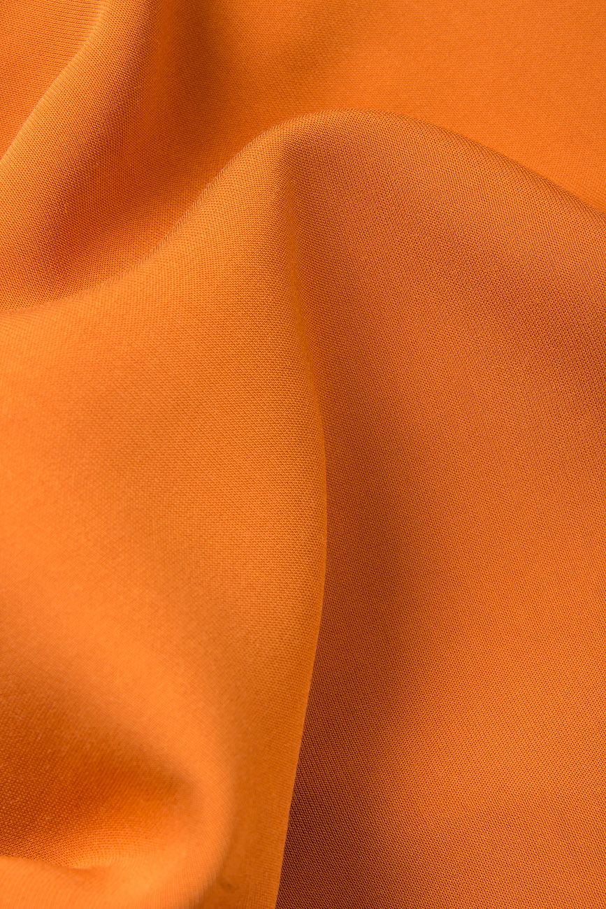 Haut orange en viscose Undress image 3
