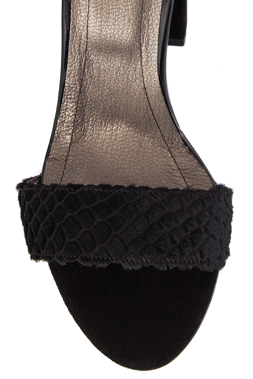 Sandales en daim noir et cuir texturé Ana Kaloni image 3
