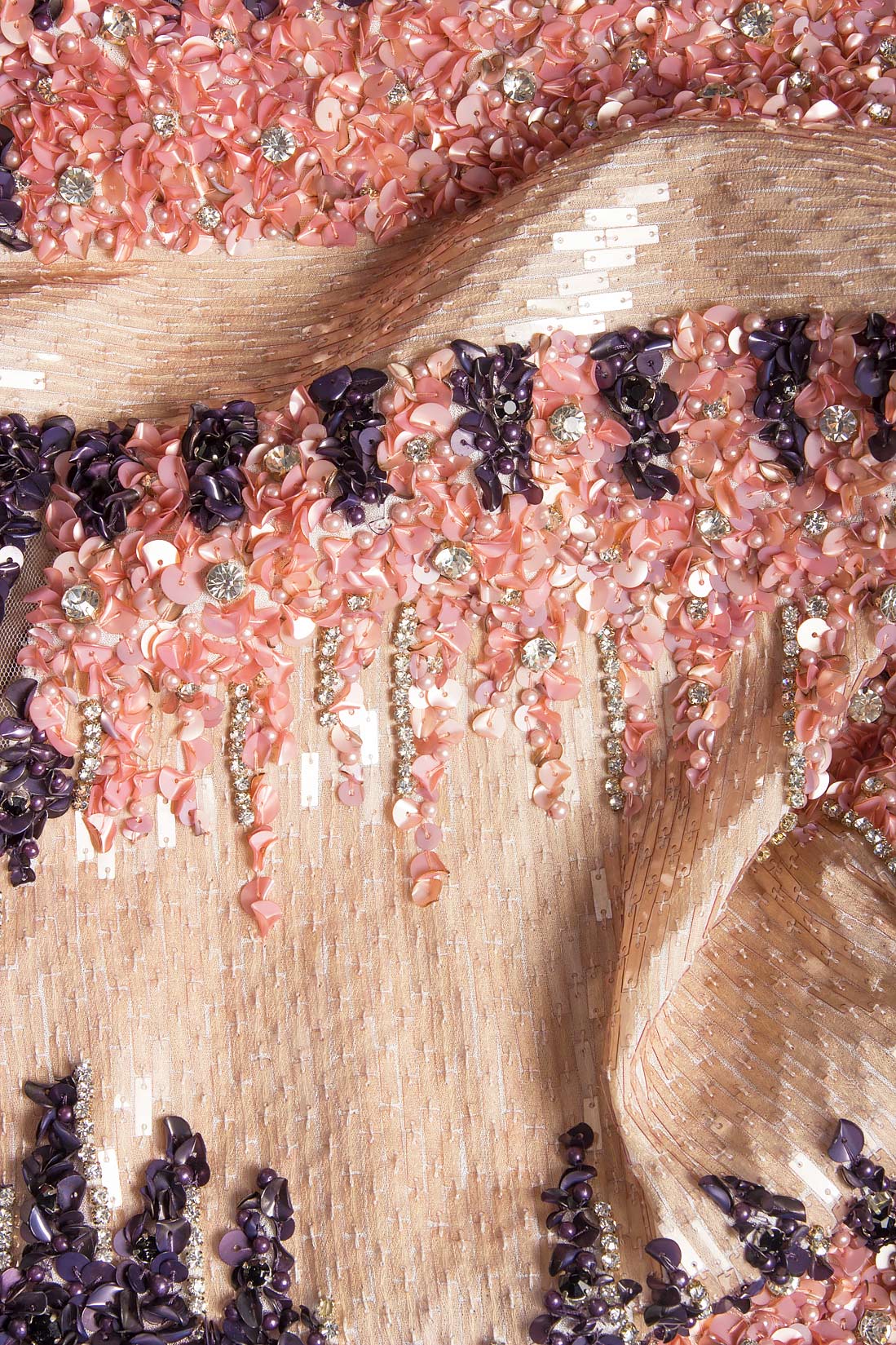Robe en crêpe ornée de sequins  Elena Perseil image 4