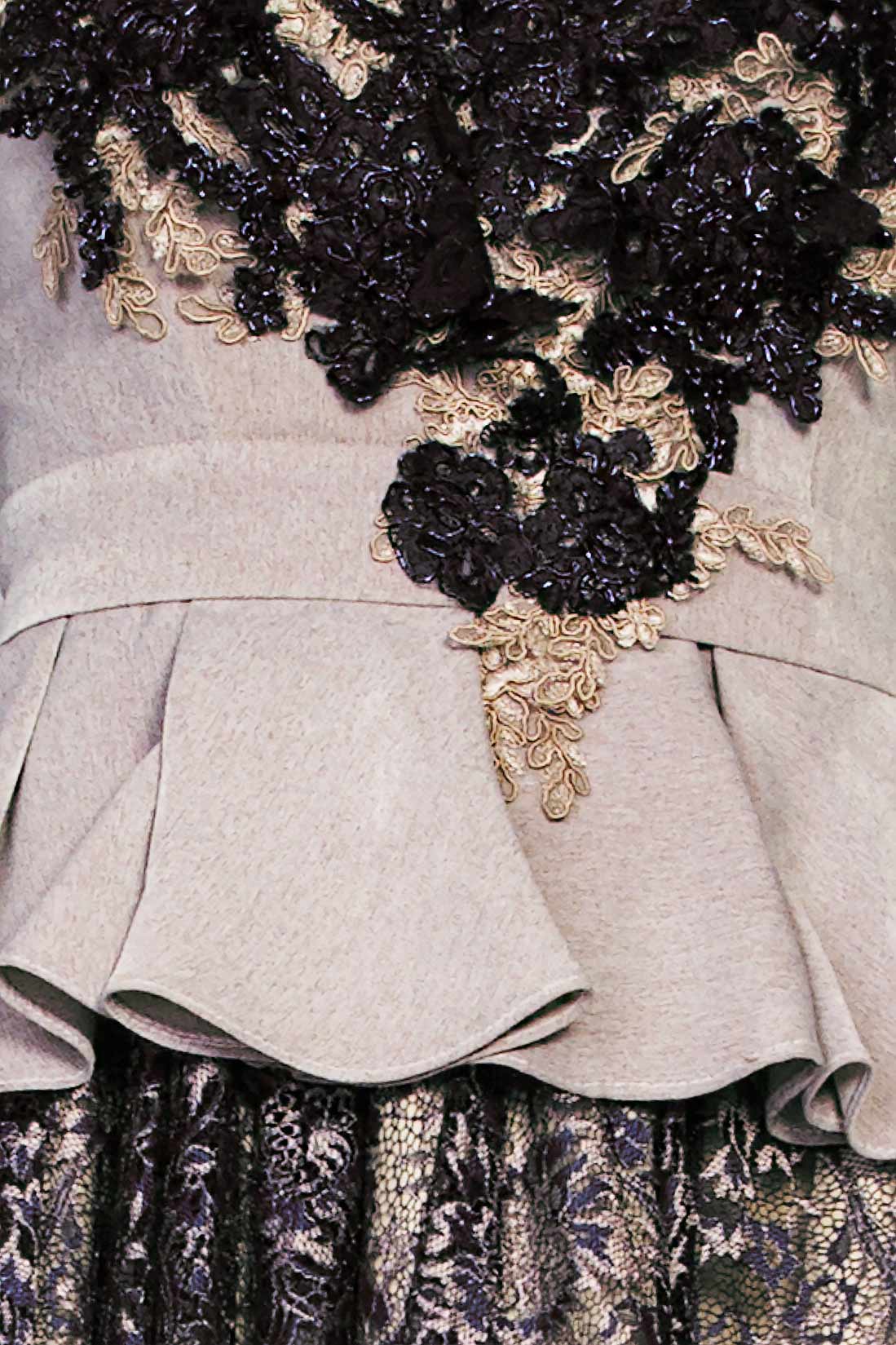Robe mini en dentelle avec broderie de soie  Simona Semen image 3
