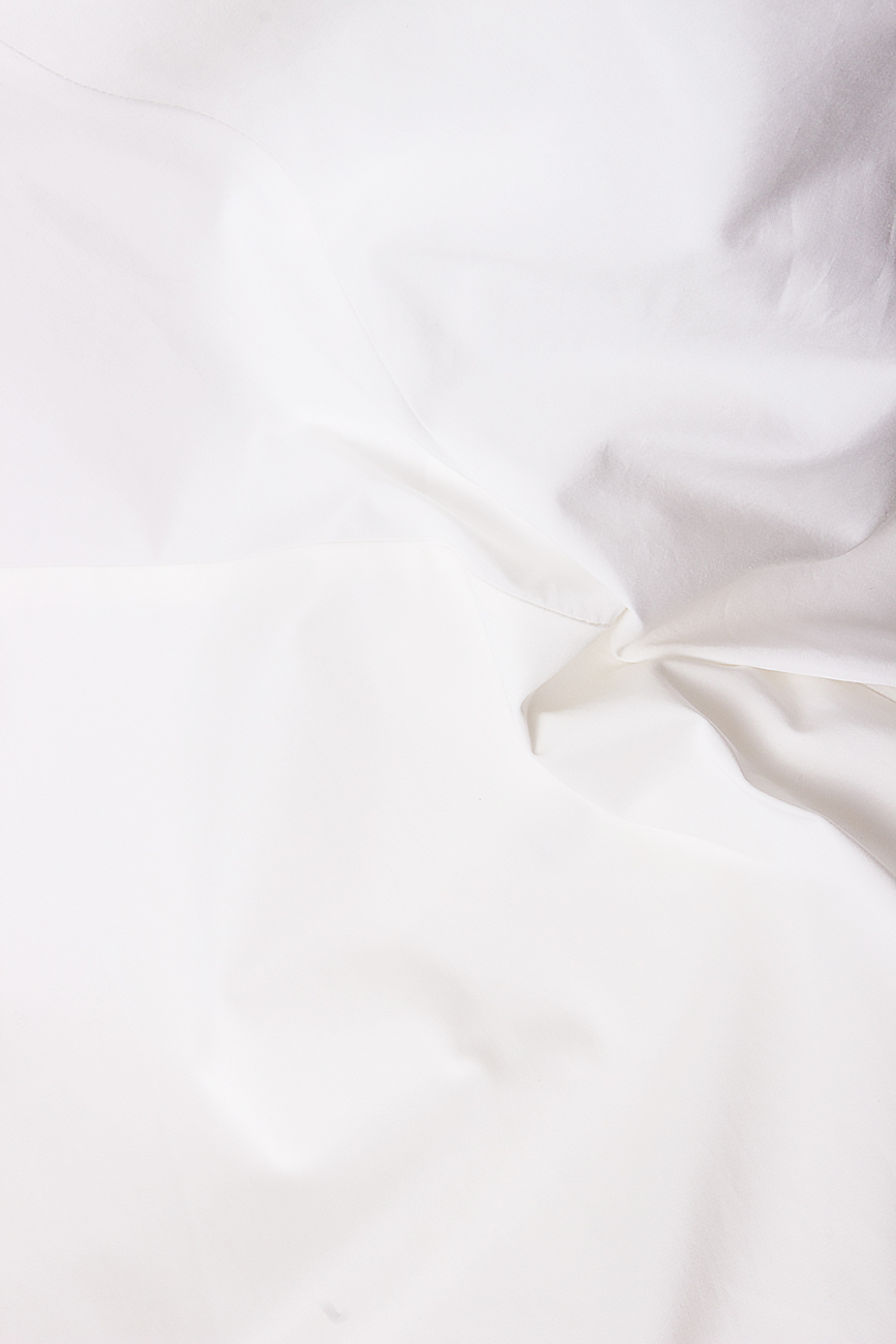 Chemise en coton blanc à volant décoratif Carmina Cimpoeru image 3