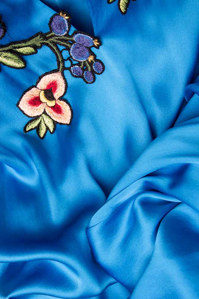 Robe longue en soie ornée de broderies fleuries  Rozalia Bot image 3
