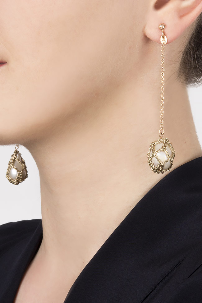 Boucles d'oreilles en argent doré et perles cultivées Obsidian image 3