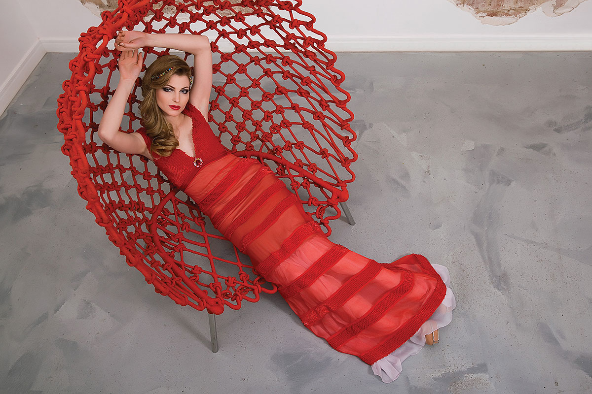 Robe rouge en soie à rayures recouverts de sequins Elena Perseil image 3