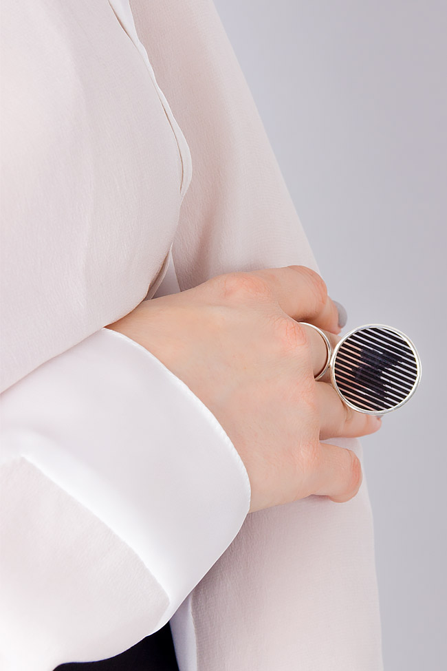 Inel din argint realizat manual cu medalion din plexiglas Snob. imagine 3