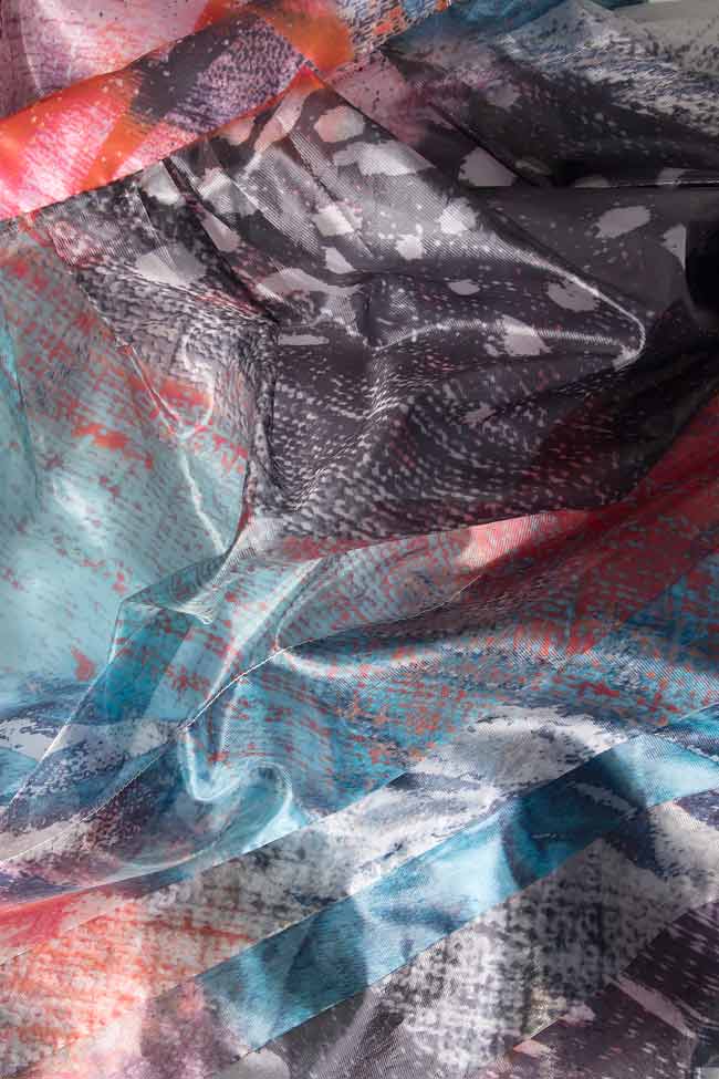 Rochie cu spatele decupat din satin imprimat digital Alexandra Ghiorghie imagine 3