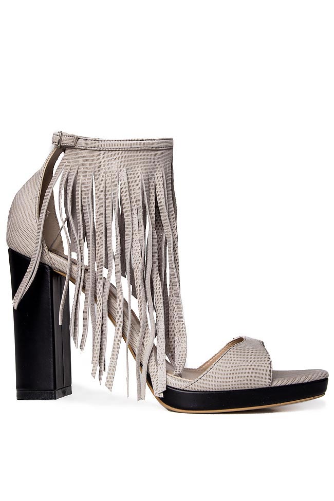 'Versatile Choice' leather sandals with fringes Hannami image 0