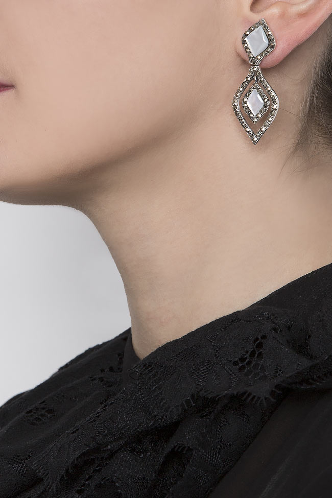 Hour-Glass Bride silver earrings Obsidian image 3