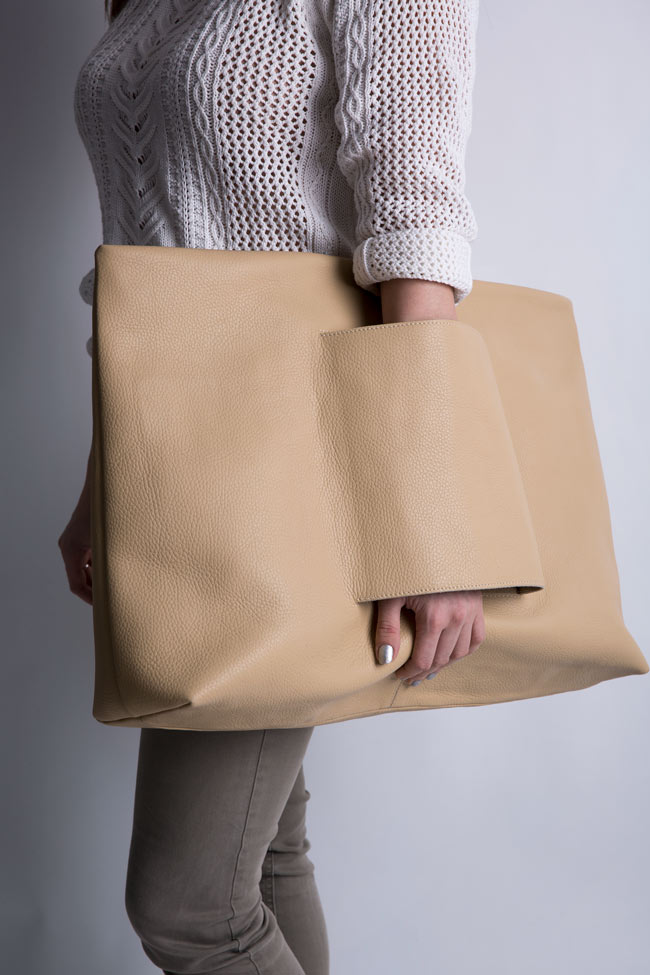 Oversized textured-leather bag Zenon image 4