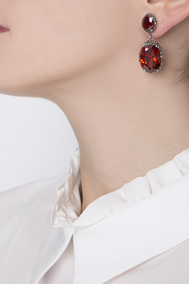 Boucles d'oreilles ornées de zircons rouge et marcassites Obsidian image 3