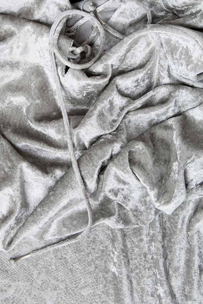 Rochie din catifea texturata decupata la umeri si snur  Constantine Renakossy imagine 3