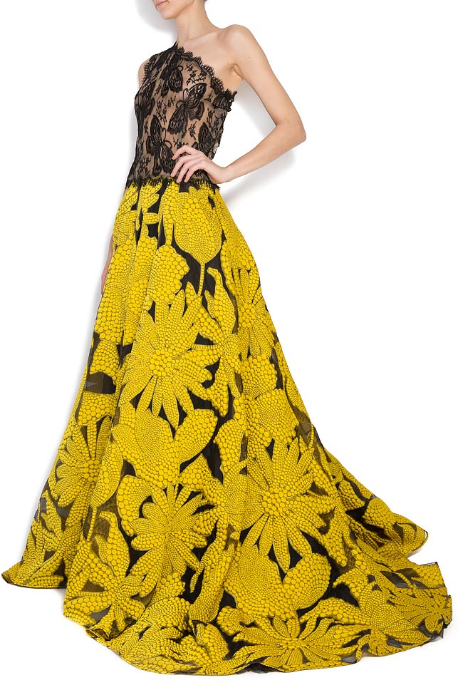 فستان من الدانتيل الأسود و الديباج الأصفر  رومانيتزا من رومانيتتسا ايوفان image 1