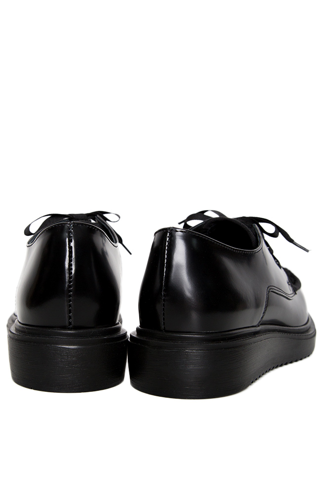 Pantofi din piele lacuita cu insertii din blana astrahan Mihaela Gheorghe imagine 2