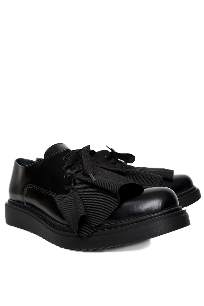 Pantofi din piele lacuita tip Oxford cu volane Mihaela Gheorghe imagine 1
