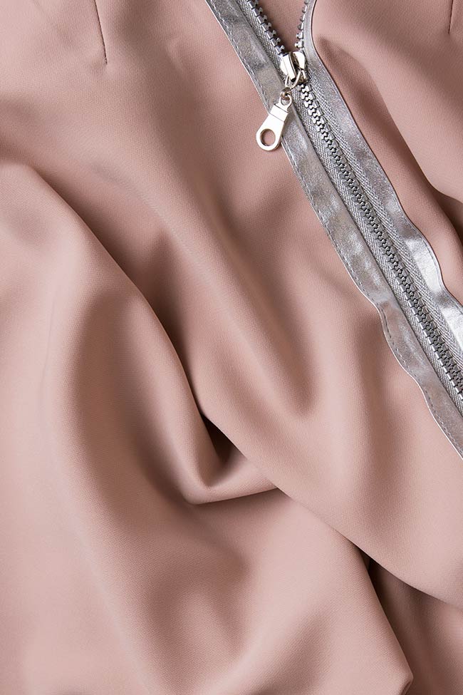 Bluza din crep cu fermoar si insertii din piele sintetica metalizata AUBREY Shakara imagine 3
