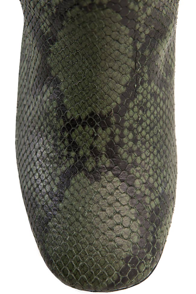 Snake-effect fringed leather boots Ana Kaloni image 3