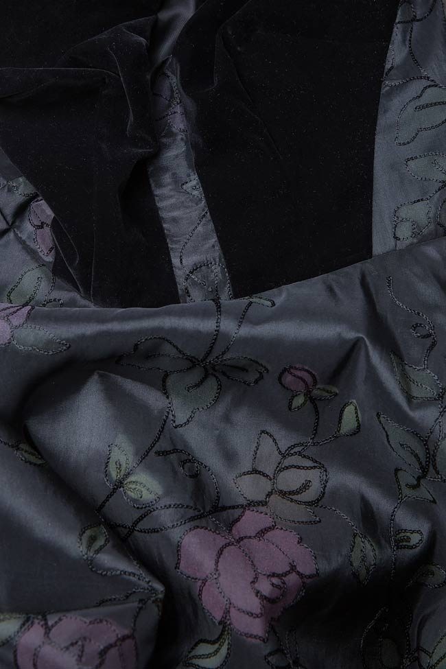 Robe en taffetas avec des touches de velours Oana Manolescu image 4