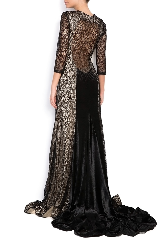 Lace-paneled velvet gown Bien Savvy image 2