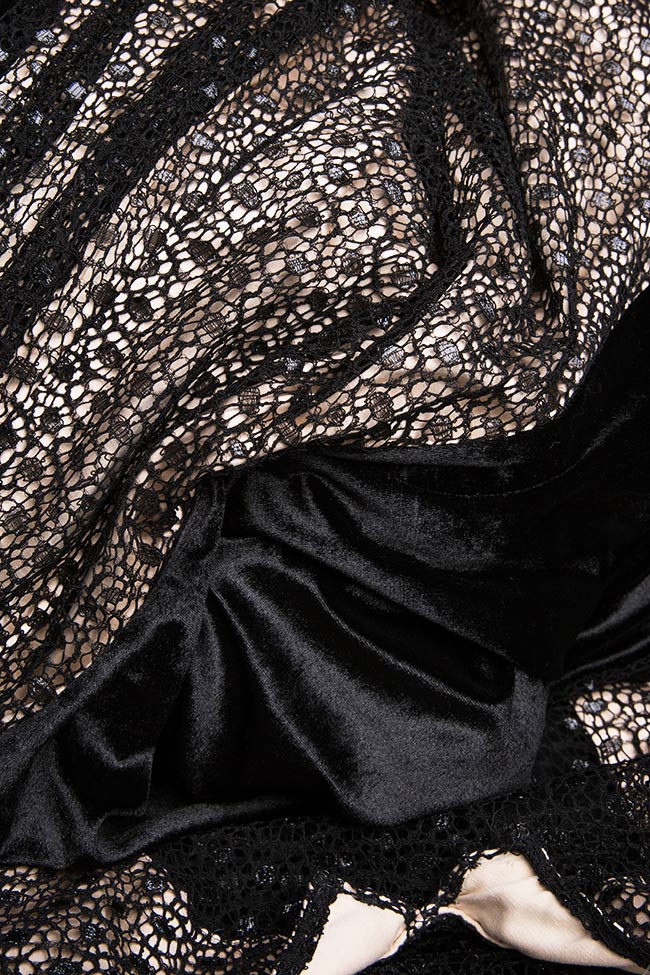Lace-paneled velvet gown Bien Savvy image 4