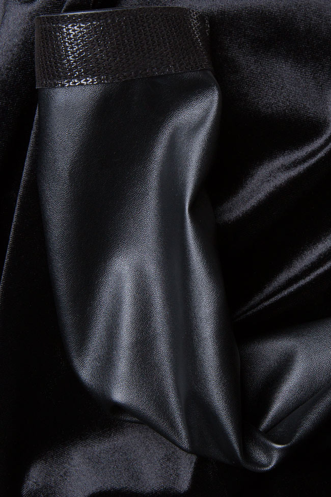 Robe en velours et empiècements en cuir Anca si Silvia Negulescu image 4