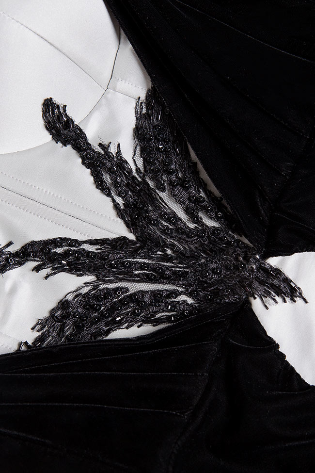 Robe asymétrique en velours et taffetas avec manches détachables Nicole Enea image 4