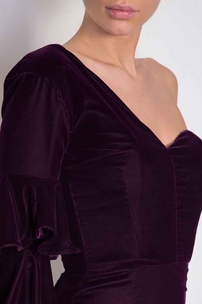 Robe en velours et soie  avec épaule nu Nicole Enea image 3