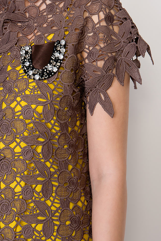 فستان قصير من الدانتيل مع اظافات من الكريستال ماريوس موشات image 3